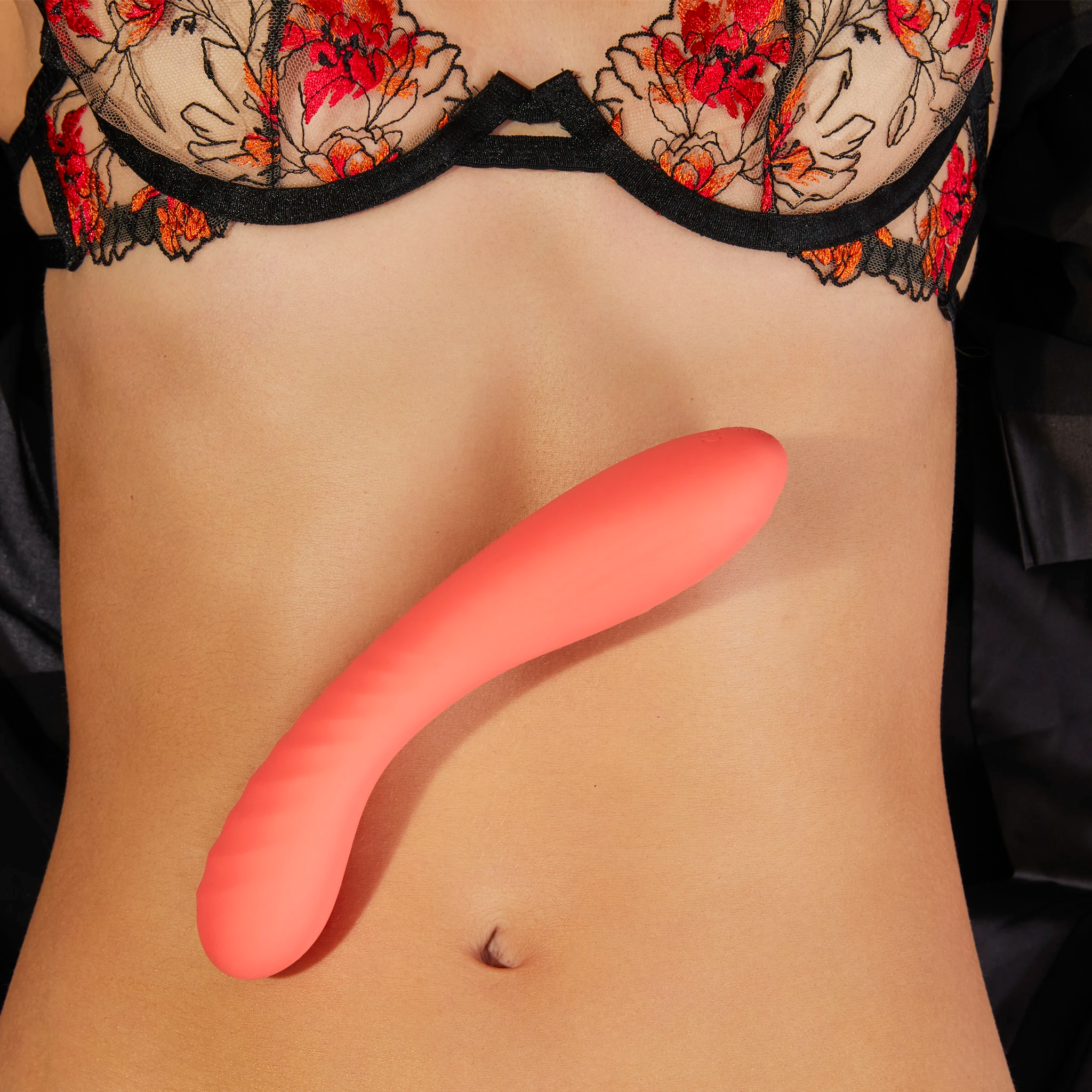 MIKI | The Curved G-Spot Vibrator